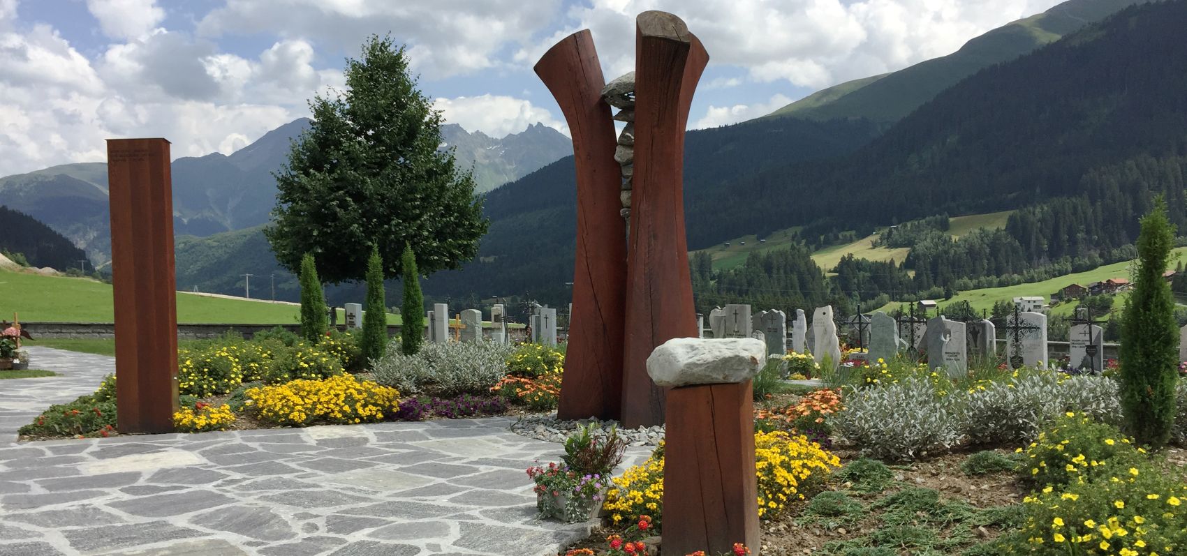 Friedhof Sedrun 2.JPG